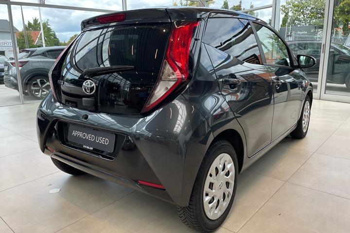 Grå Toyota Aygo fra 2020