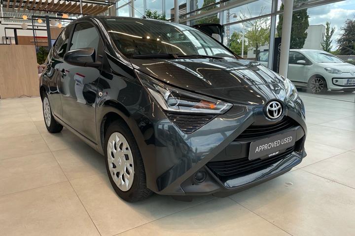 Grå Toyota Aygo fra 2020