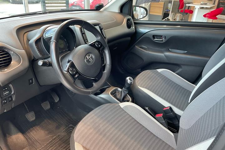 Grå Toyota Aygo fra 2020