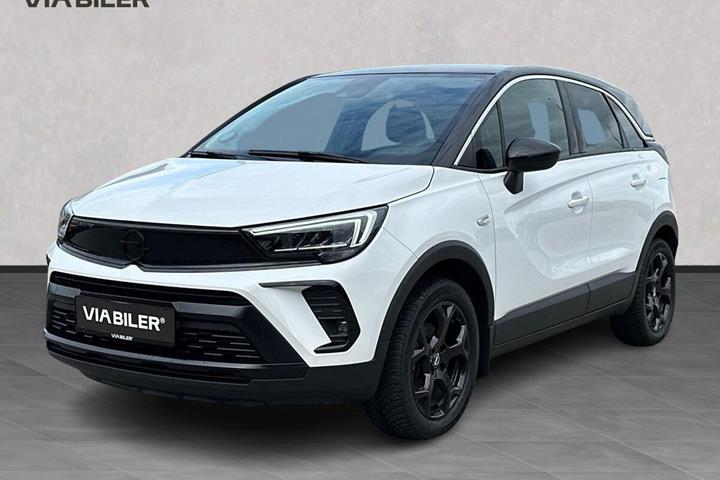 Hvid Opel Crossland fra 2023 set udefra