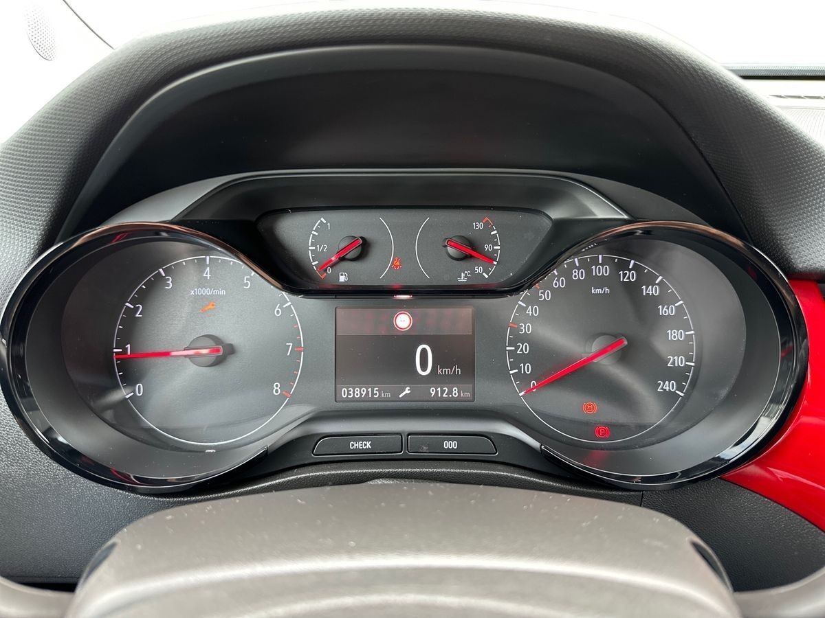 Hvid Opel Crossland fra 2023