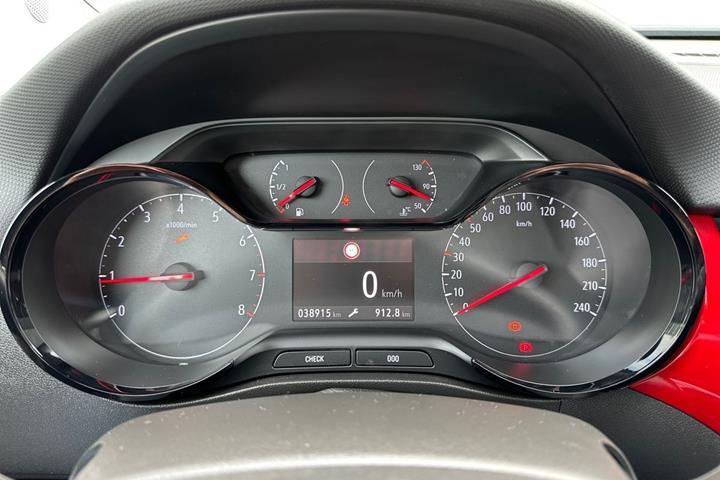 Hvid Opel Crossland fra 2023