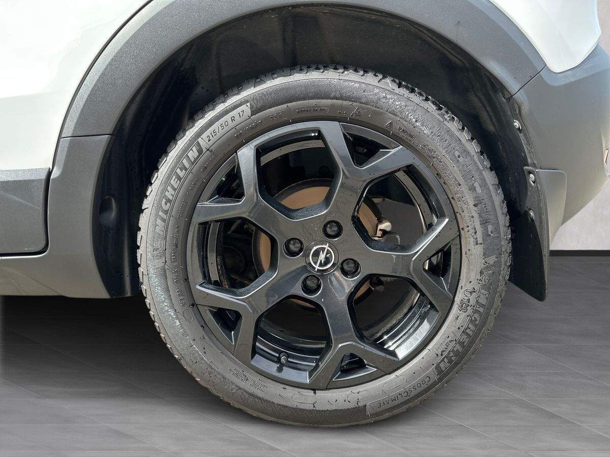 Hvid Opel Crossland fra 2023