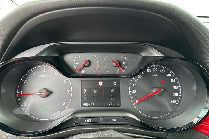 Hvid Opel Crossland fra 2023