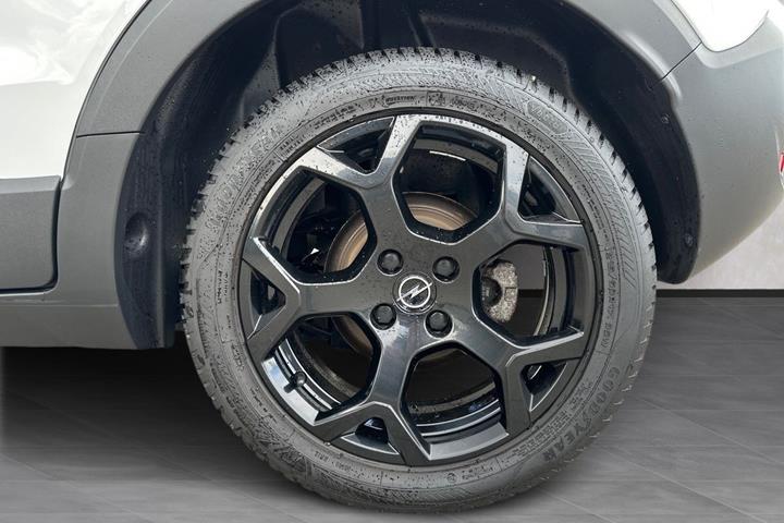 Hvid Opel Crossland fra 2023