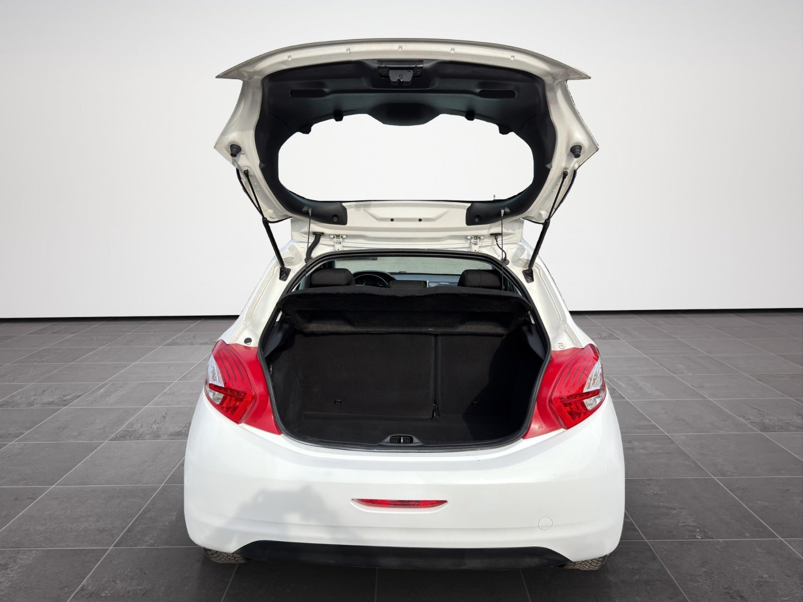 Hvid Peugeot 208 fra 2015