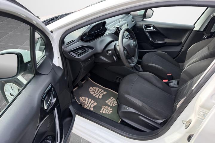 Hvid Peugeot 208 fra 2015