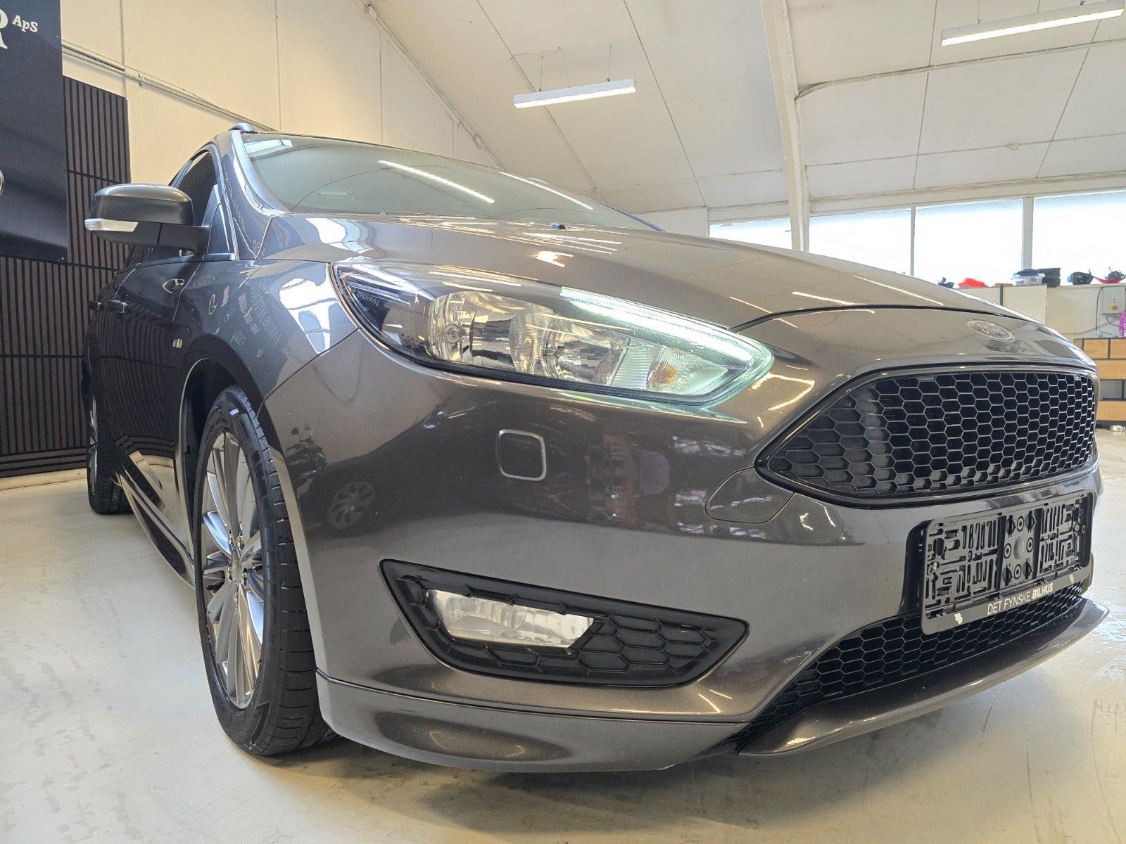Grå Ford Focus fra 2017