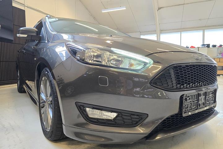 Grå Ford Focus fra 2017
