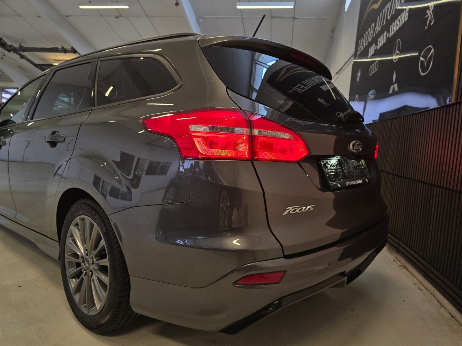 Grå Ford Focus fra 2017
