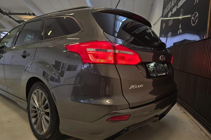 Grå Ford Focus fra 2017