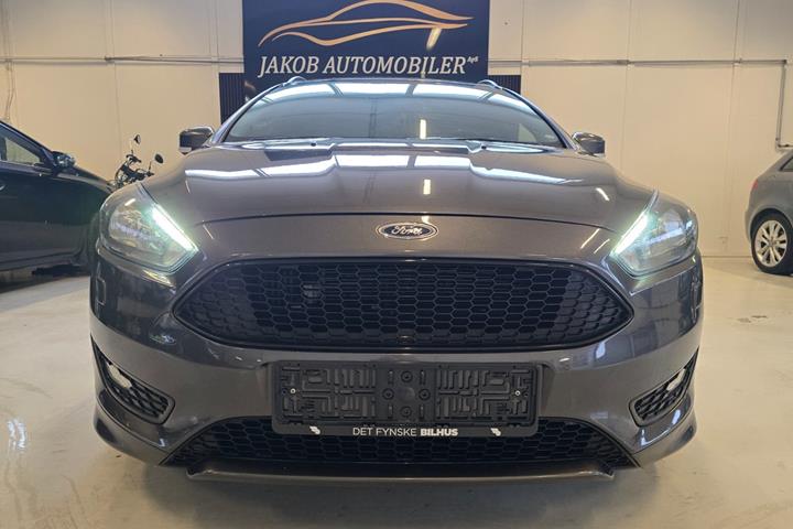 Grå Ford Focus fra 2017