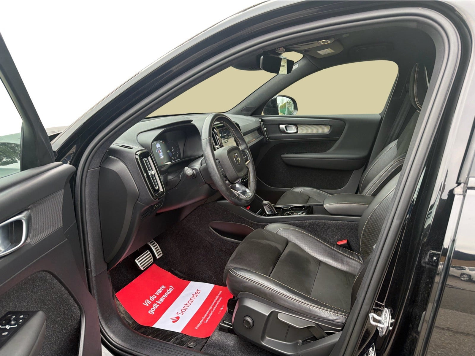 Sort Volvo XC40 fra 2022