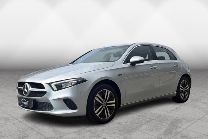Sølv Mercedes A250 e fra 2021