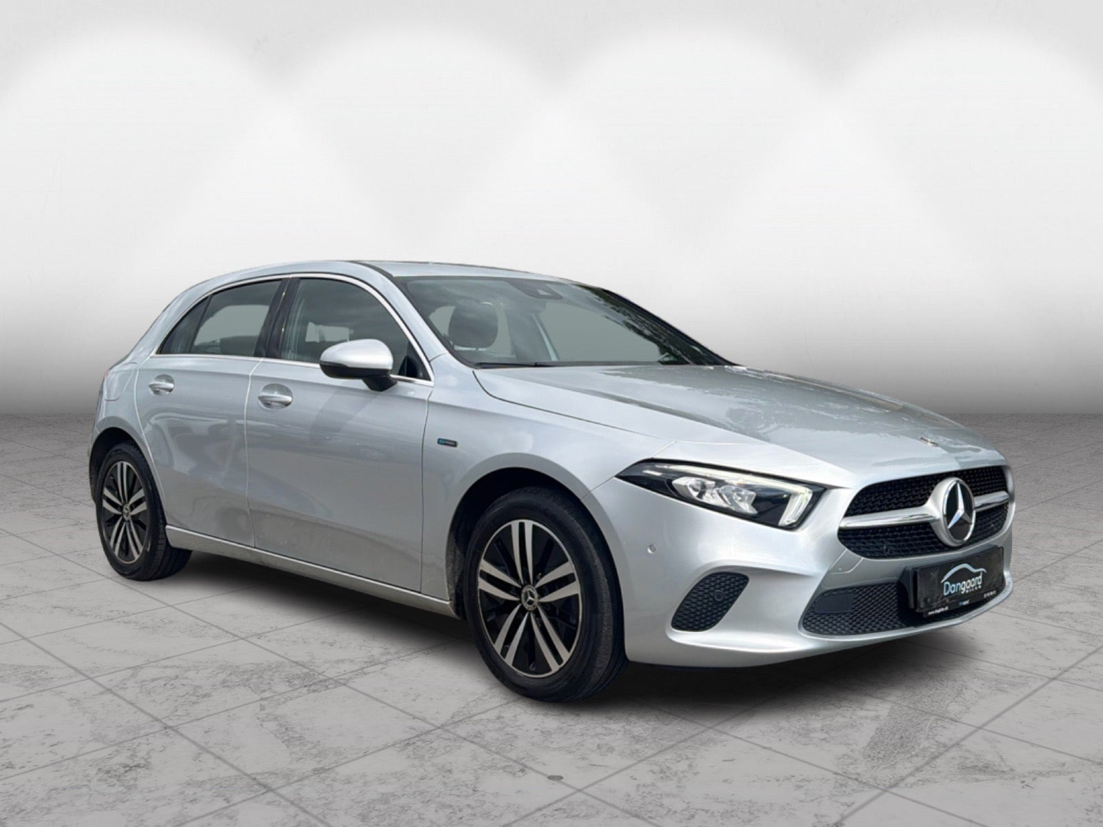 Sølv Mercedes A250 e fra 2021