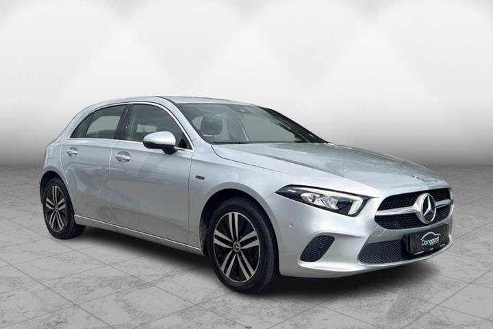 Sølv Mercedes A250 e fra 2021