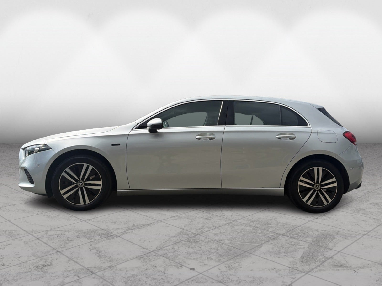Sølv Mercedes A250 e fra 2021