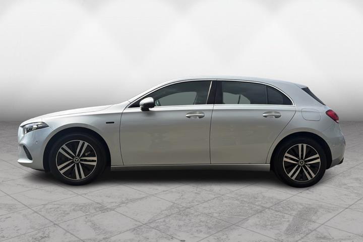 Sølv Mercedes A250 e fra 2021