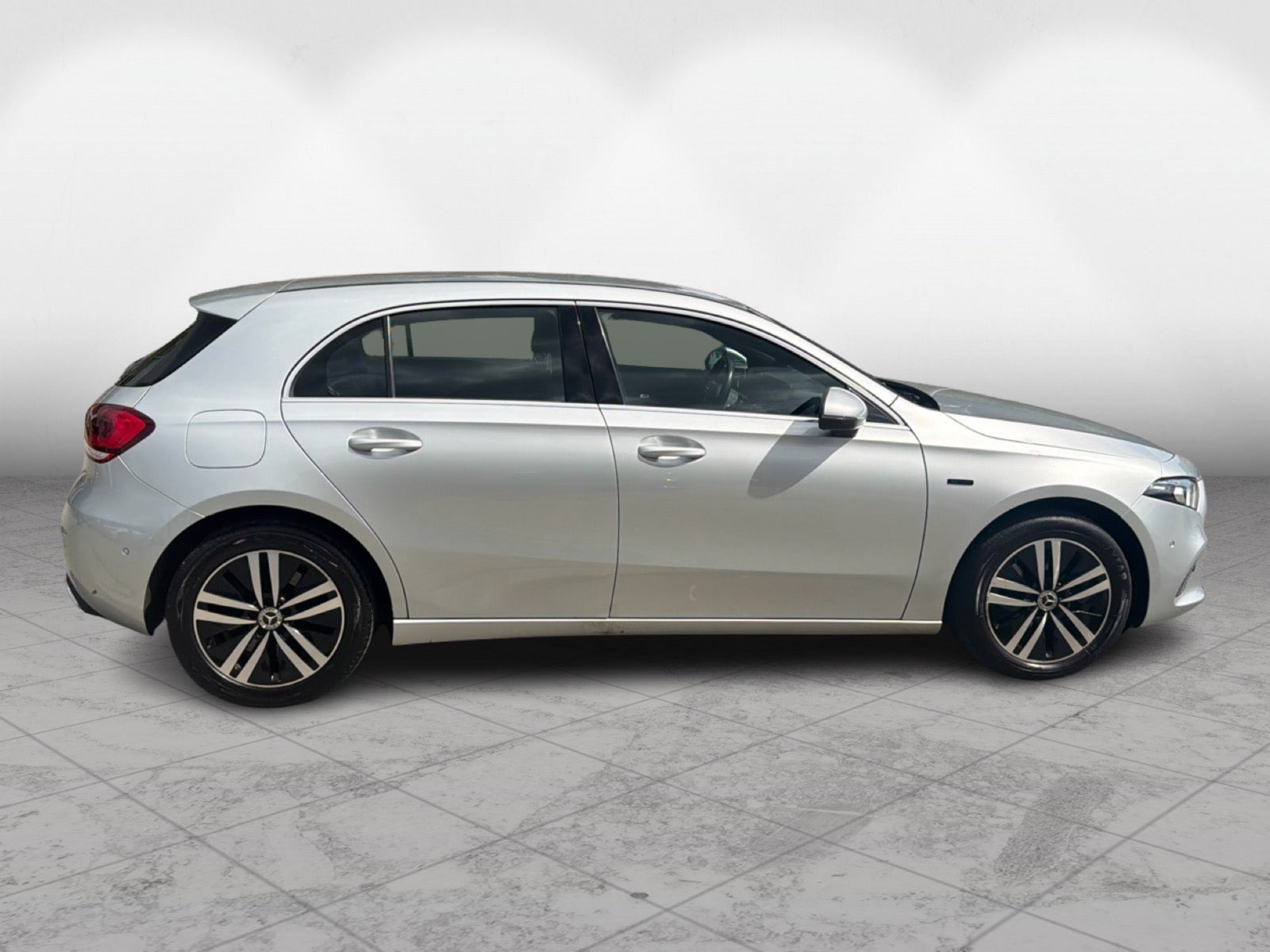 Sølv Mercedes A250 e fra 2021