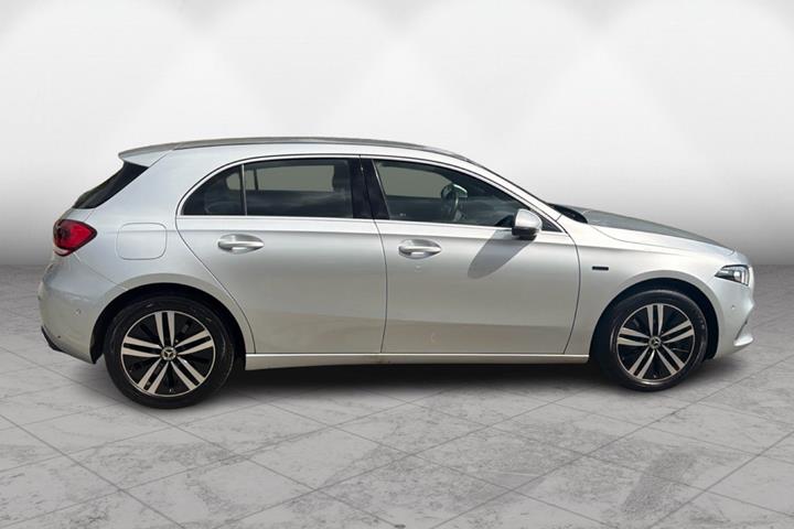 Sølv Mercedes A250 e fra 2021