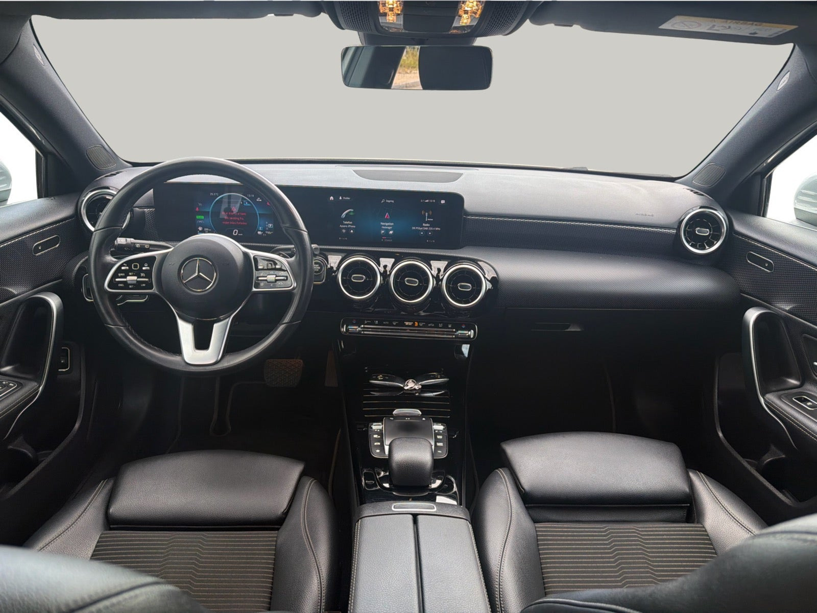 Sølv Mercedes A250 e fra 2021