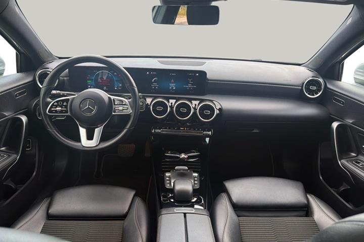 Sølv Mercedes A250 e fra 2021