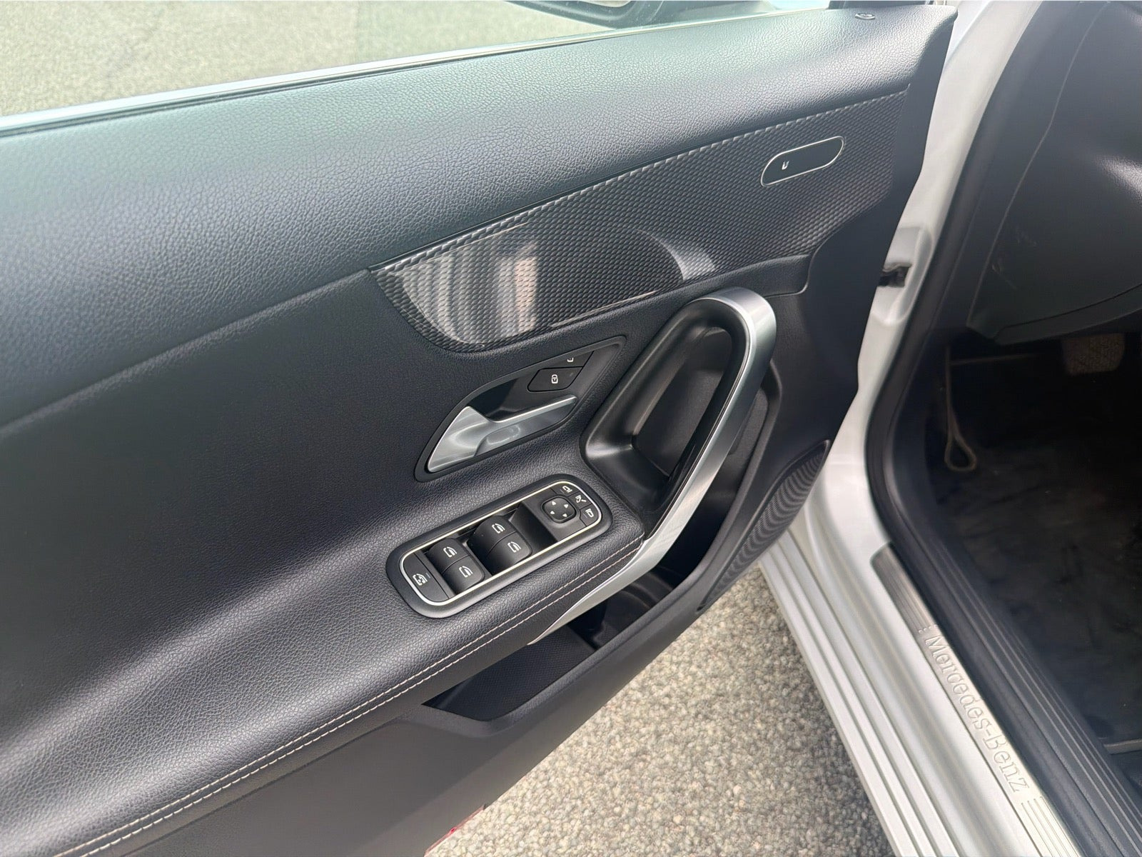 Sølv Mercedes A250 e fra 2021