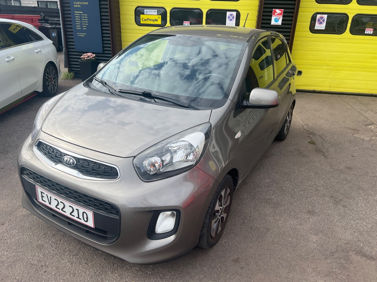 Grå Kia Picanto fra 2016
