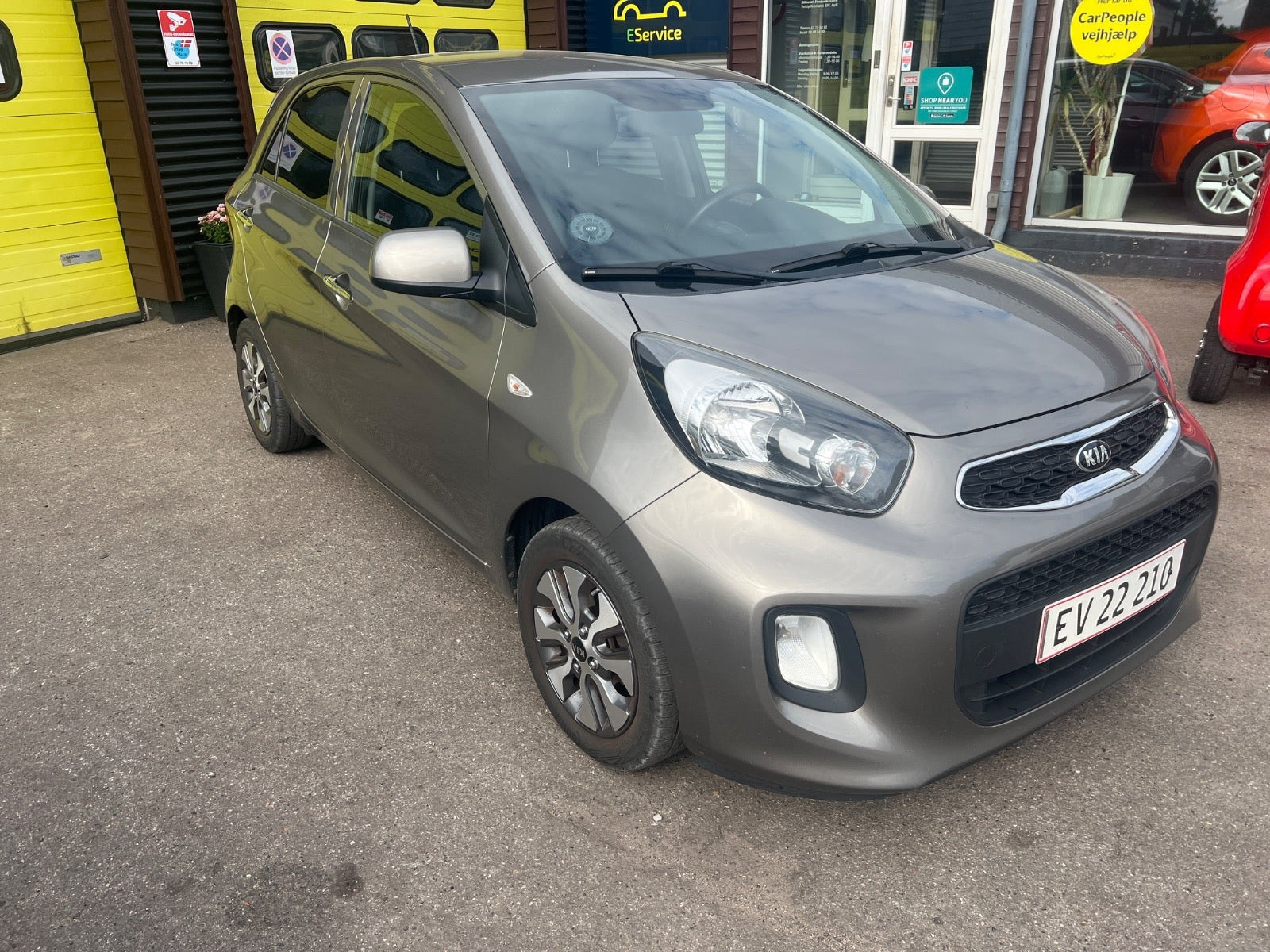 Grå Kia Picanto fra 2016