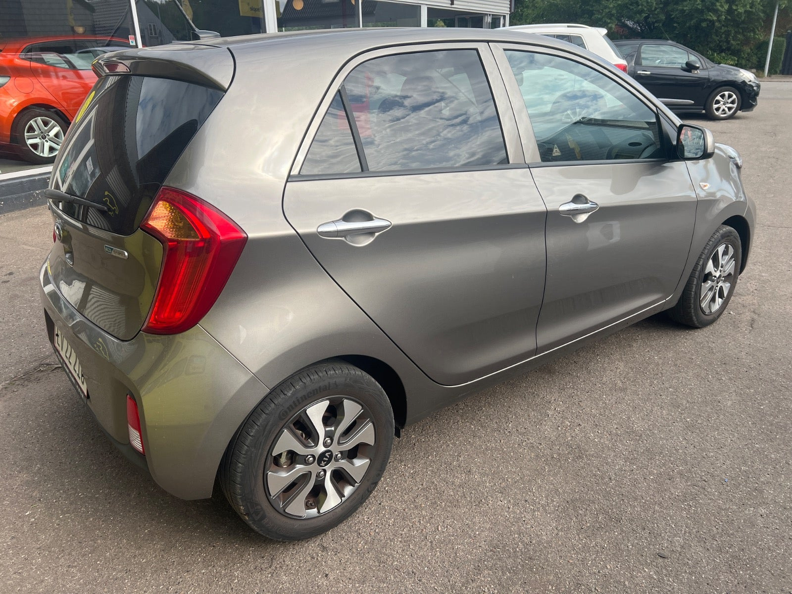 Grå Kia Picanto fra 2016