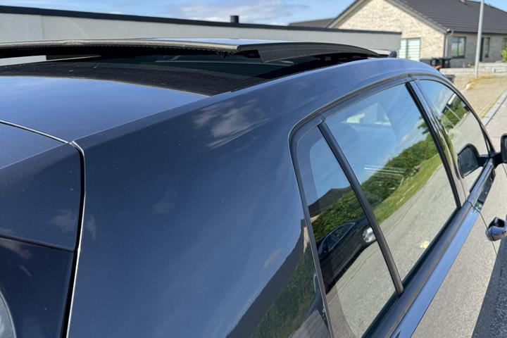 Grå VW Golf VII fra 2015