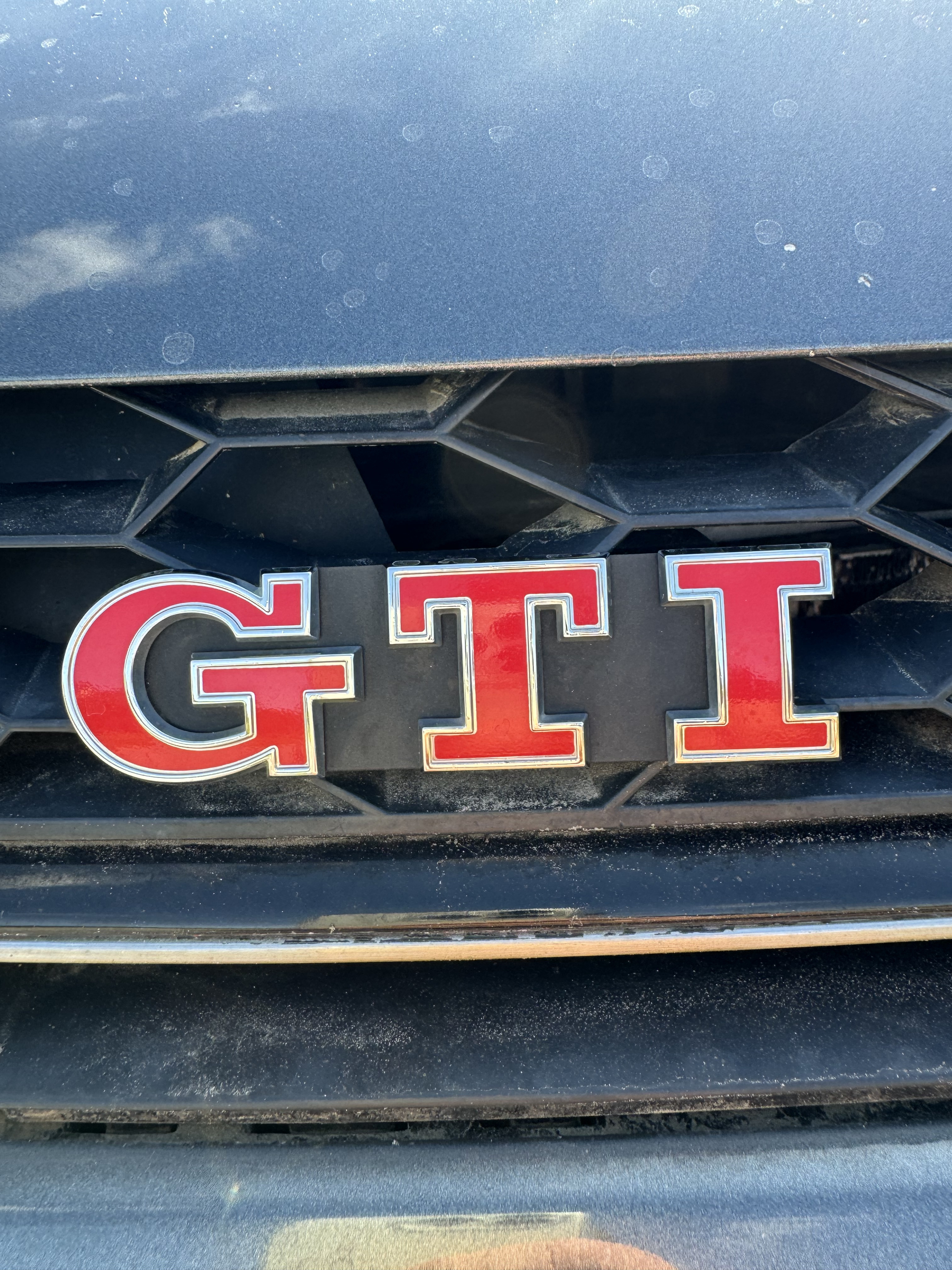 Grå VW Golf VII fra 2015
