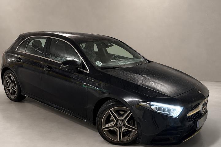 Sort Mercedes A180 d fra 2019 set udefra
