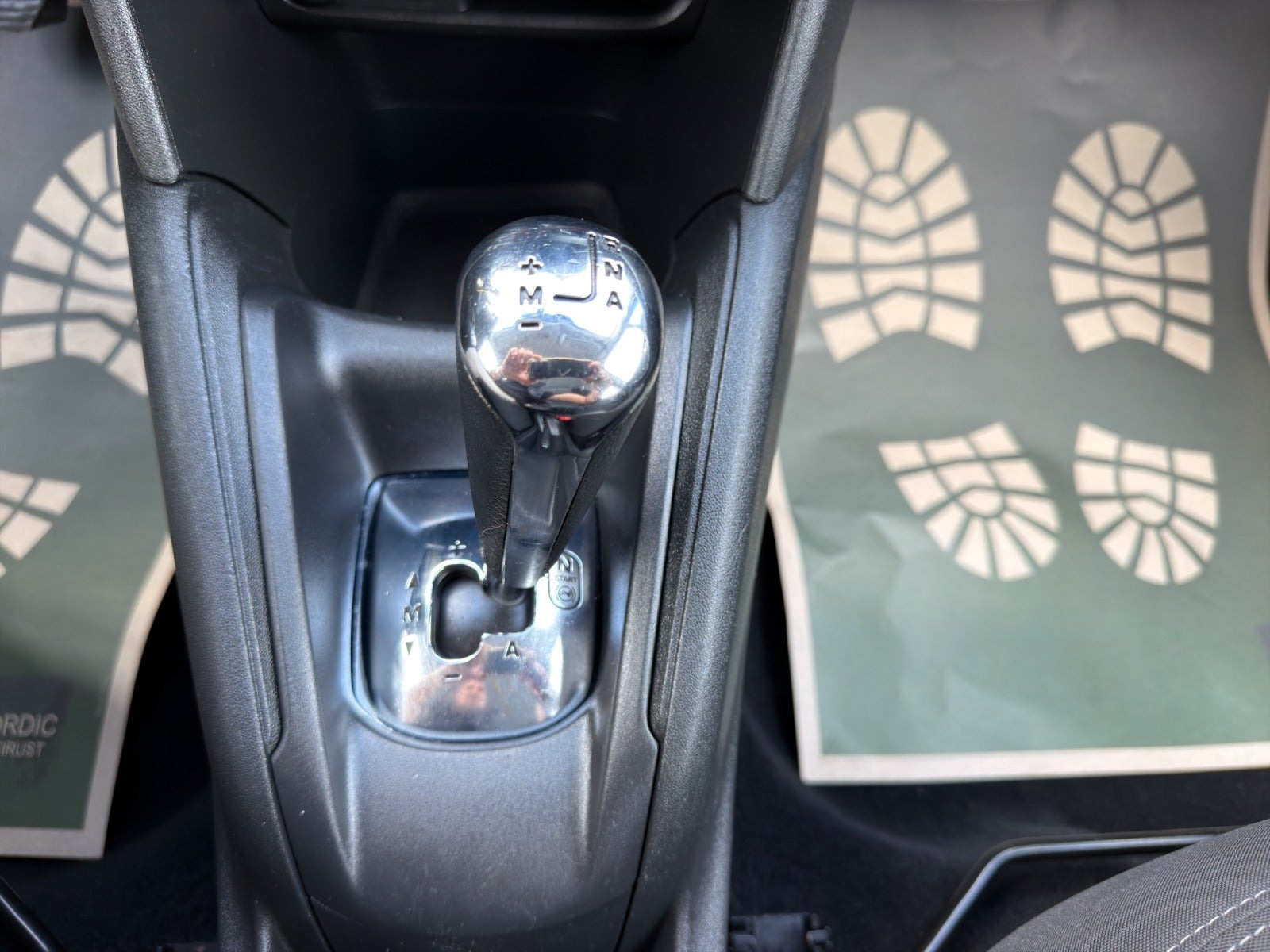 Hvid Peugeot 208 fra 2014