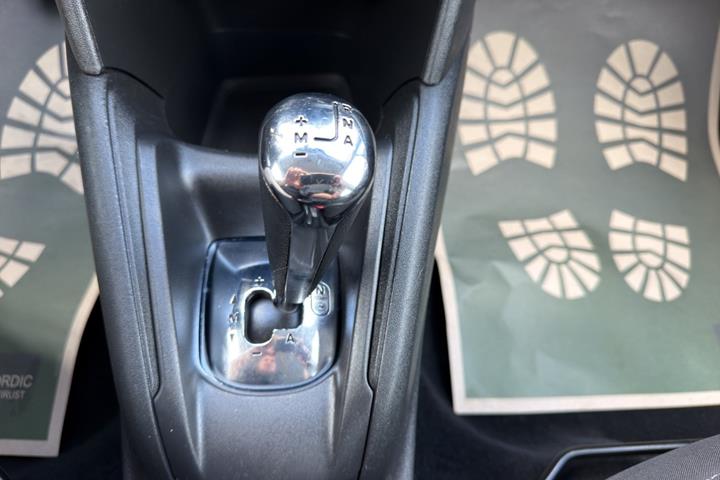 Hvid Peugeot 208 fra 2014