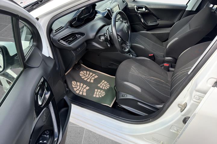 Hvid Peugeot 208 fra 2014