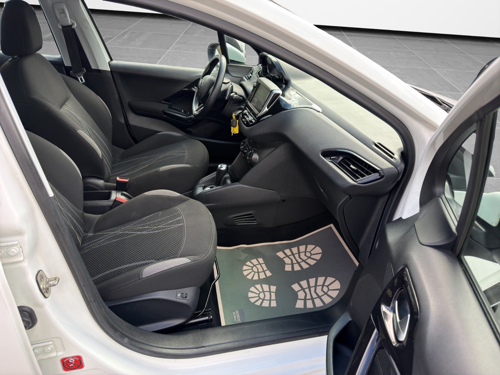 Hvid Peugeot 208 fra 2014