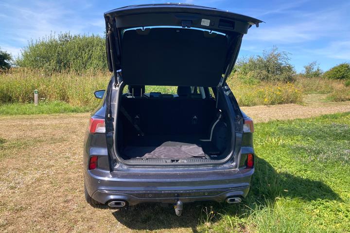 Blå Ford Kuga fra 2020