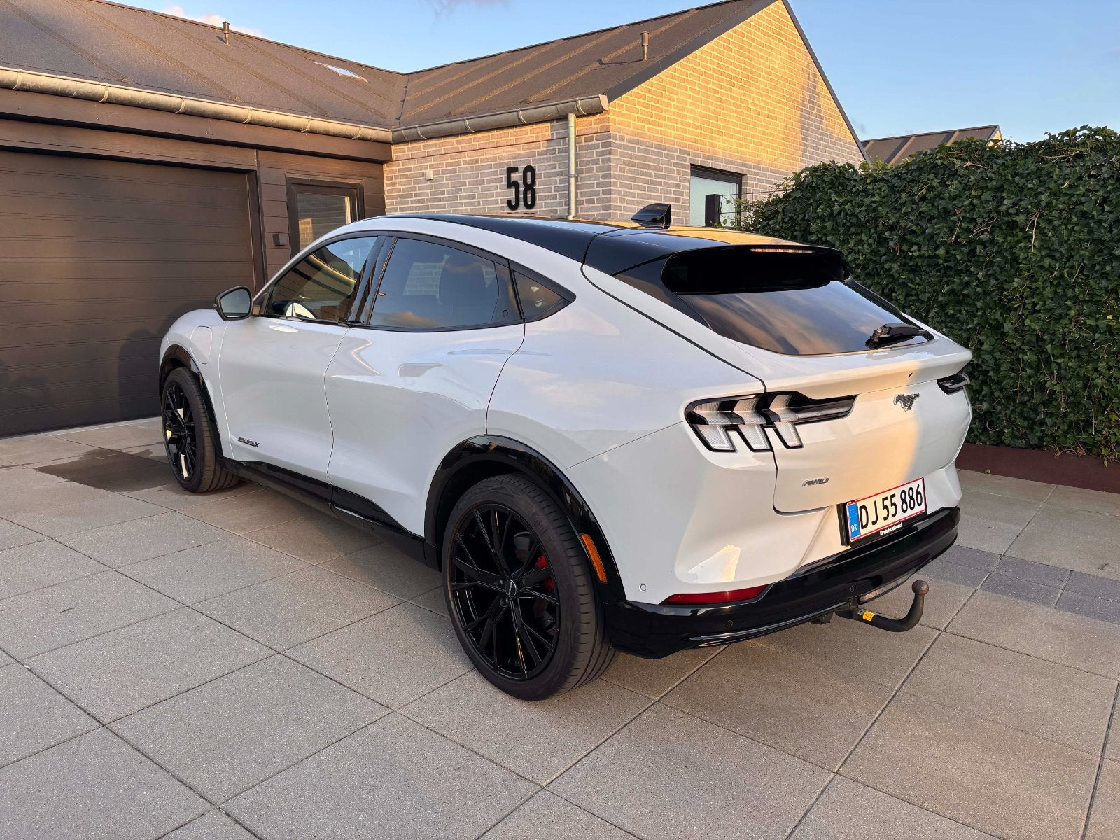 Hvid Ford Mustang Mach-E fra 2022