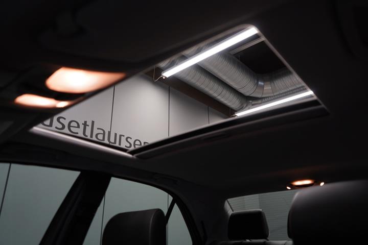 Sølv Mercedes E320 fra 2000
