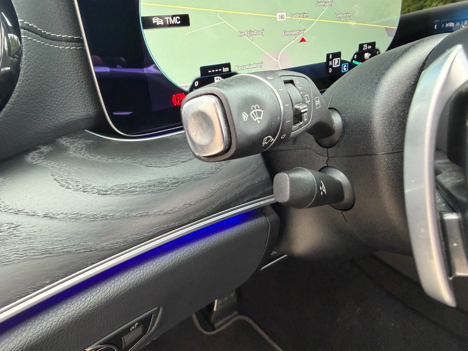 Blå Mercedes E300 de fra 2020