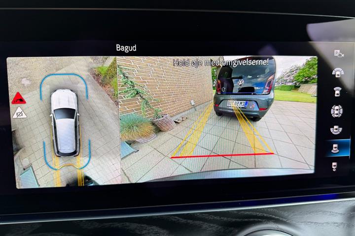 Blå Mercedes E300 de fra 2020