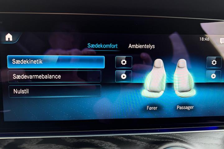 Blå Mercedes E300 de fra 2020