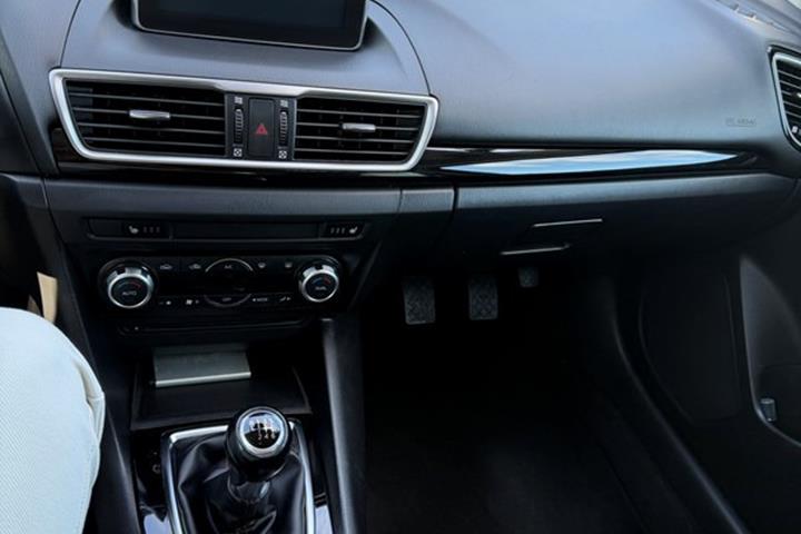 undefined Mazda 3 fra 2015