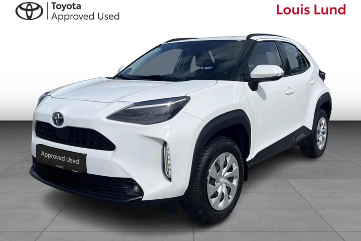Hvid Toyota Yaris Cross fra 2024 set udefra