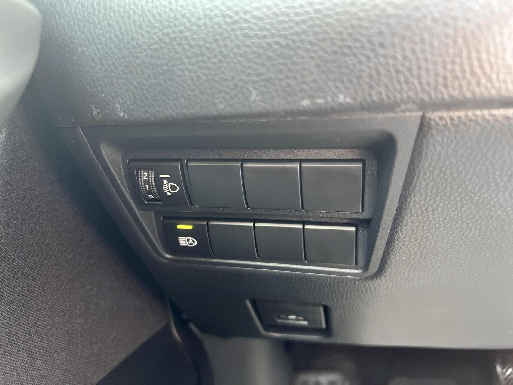 Hvid Toyota Yaris Cross fra 2024