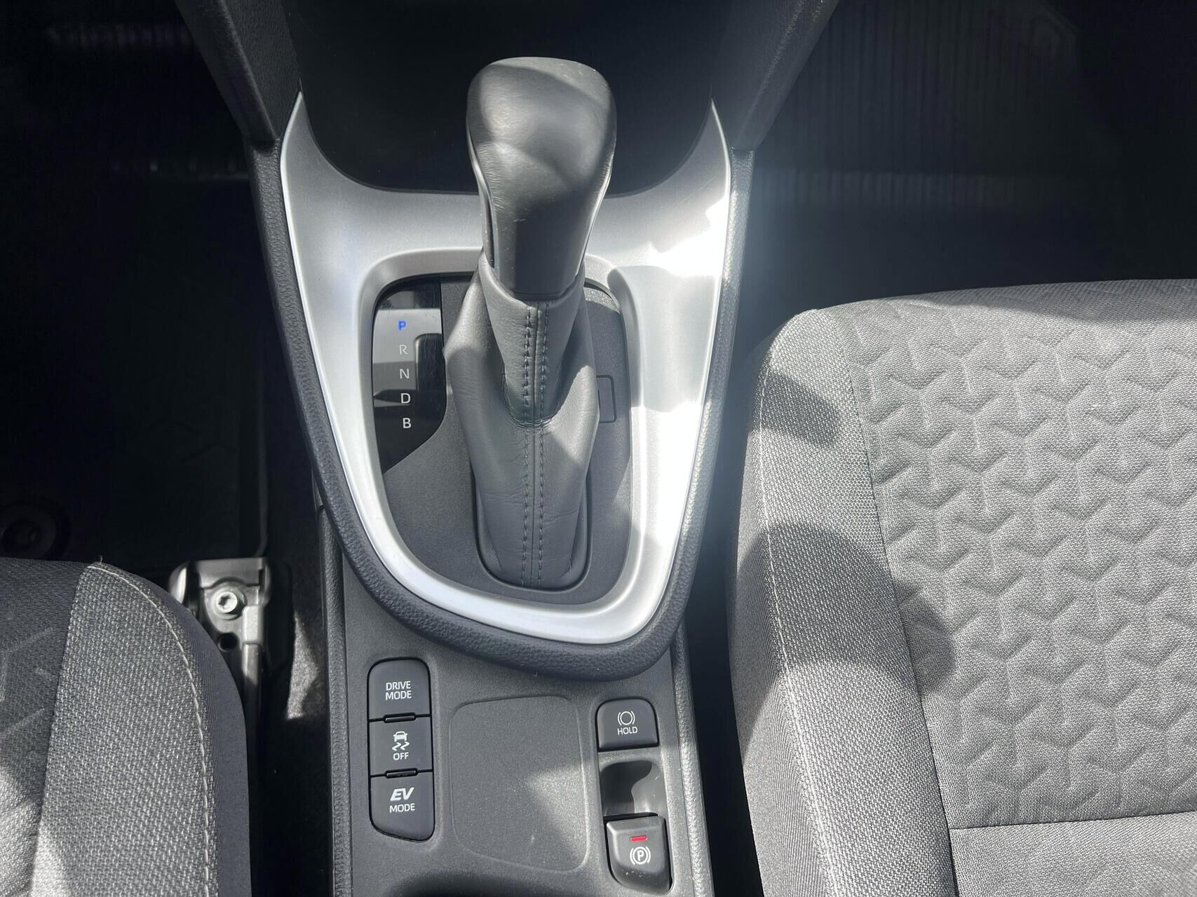 Hvid Toyota Yaris Cross fra 2024