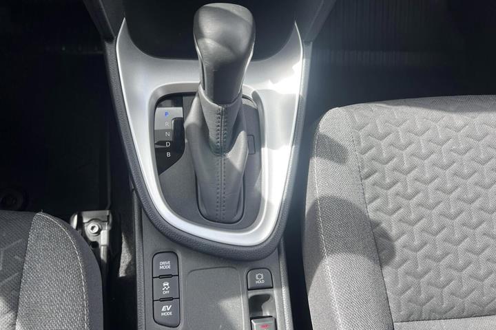 Hvid Toyota Yaris Cross fra 2024