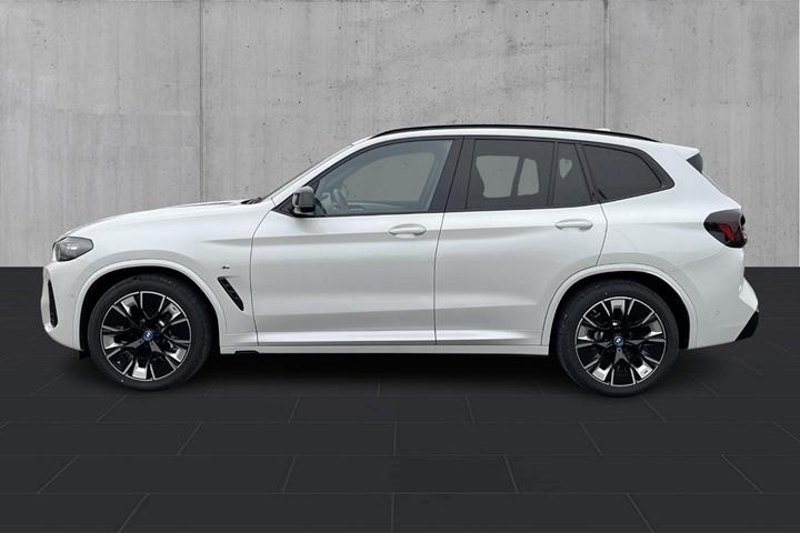Hvid BMW iX3 fra 2024