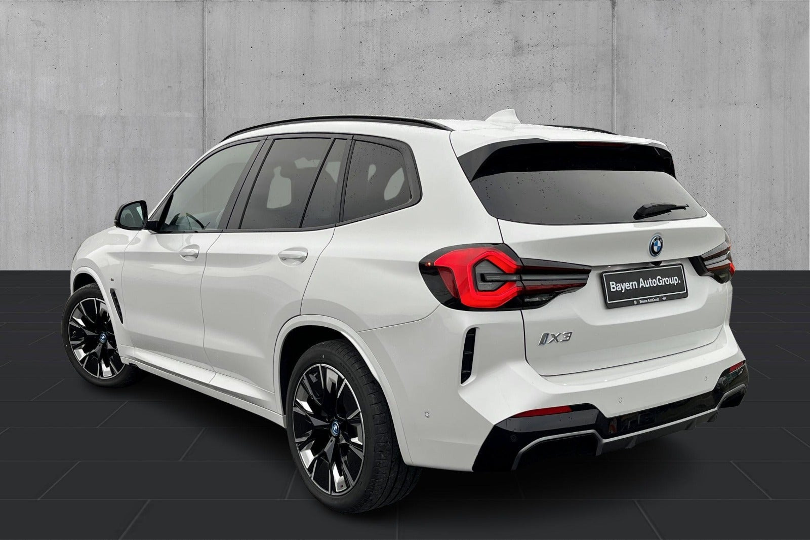 Hvid BMW iX3 fra 2024